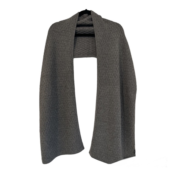 NWOT | Echo New York | Grey Patterned Knit Scarf - Picture 7 of 16